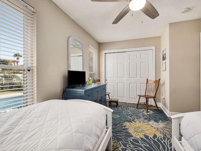 bedroom featuring a closet, ceiling fan, and a textured ceiling