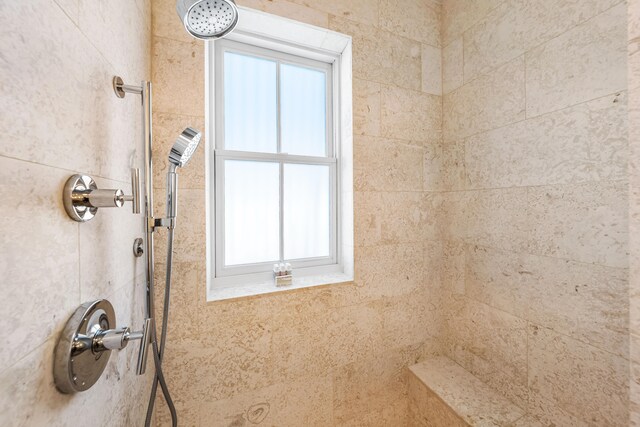 room details featuring a tile shower