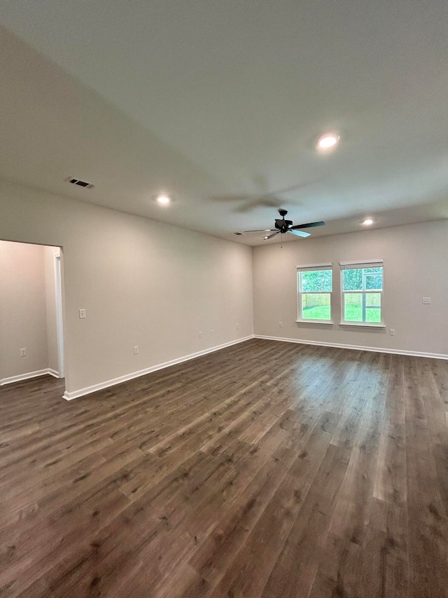 spare room featuring dark wood-type flooring and ceiling fan