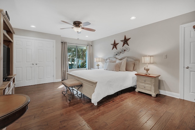 bedroom featuring dark wood-type flooring, ceiling fan, and a closet