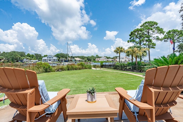 view of yard featuring a water view