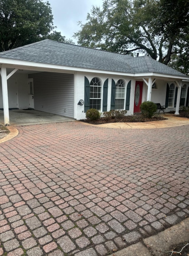 single story home with a carport