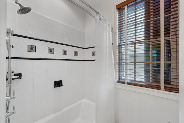 bathroom featuring shower / tub combo