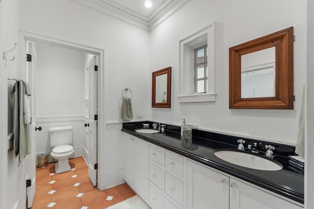 16 S Green Turtle Ln, Inlet Beach, FL 32461 - full bath with double vanity, crown molding, toilet, and a sink