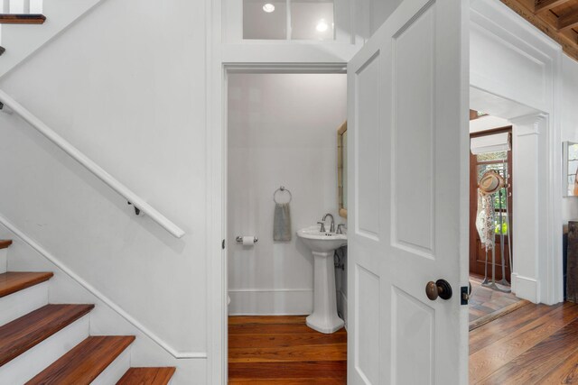 16 S Green Turtle Ln, Inlet Beach, FL 32461 - bathroom featuring wood finished floors, baseboards, and a sink