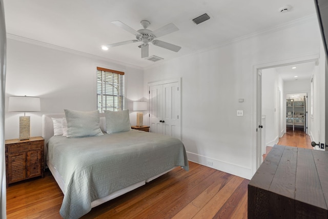 16 S Green Turtle Ln, Inlet Beach, FL 32461 - bedroom featuring crown molding, visible vents, and light wood-style flooring