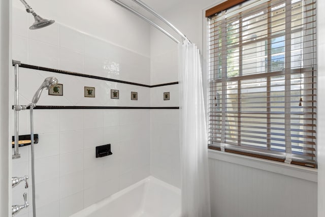 16 S Green Turtle Ln, Inlet Beach, FL 32461 - bathroom with a wealth of natural light and shower / bath combo