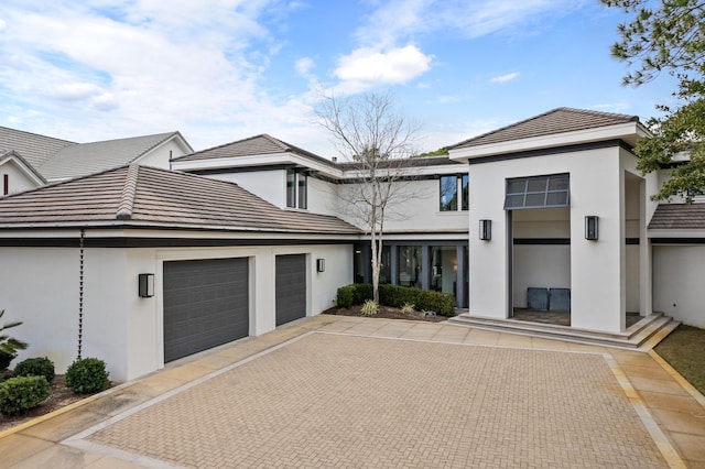 view of front facade featuring a garage