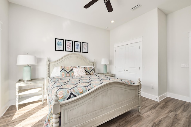 bedroom with hardwood / wood-style flooring, ceiling fan, and a closet