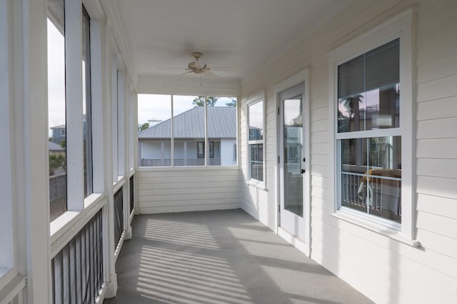 sunroom with ceiling fan