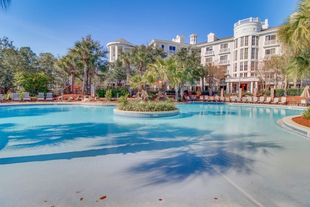 view of swimming pool