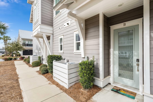 property entrance with covered porch