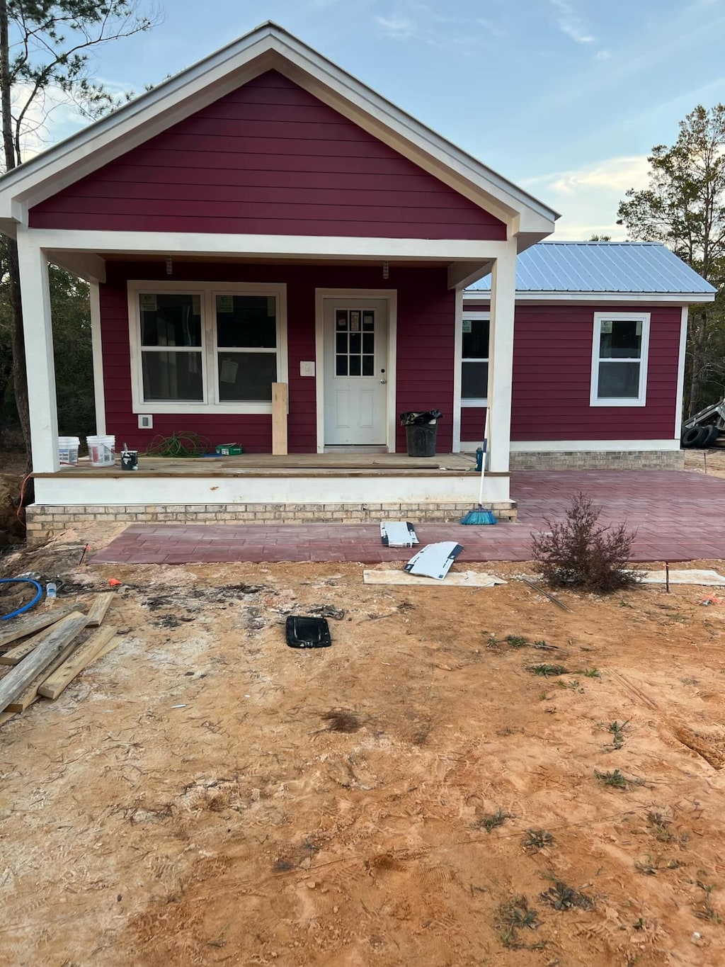 view of front of home featuring a porch