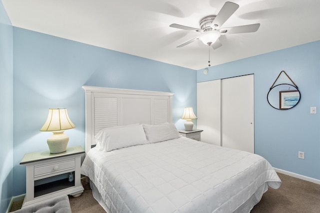 bedroom featuring carpet floors, a ceiling fan, baseboards, and a closet