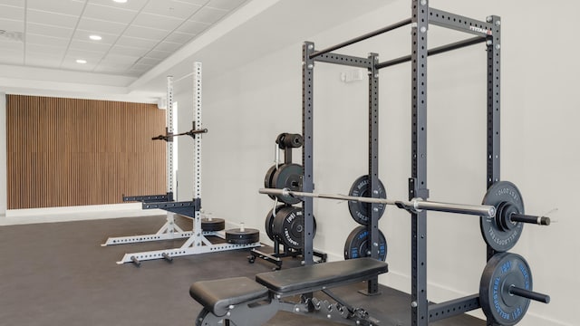 exercise room featuring a drop ceiling