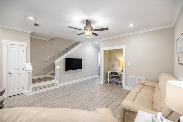 living room featuring light hardwood / wood-style floors, ornamental molding, and ceiling fan