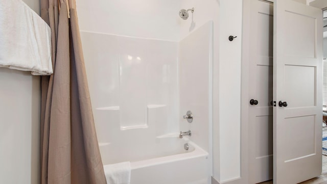 bathroom featuring shower / tub combo with curtain