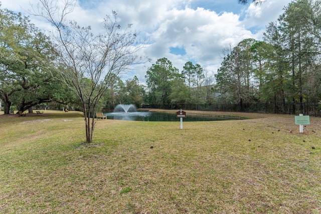 view of yard featuring a water view