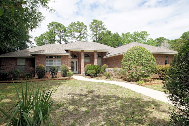 view of front of property with a front lawn