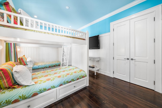 bedroom featuring crown molding, a closet, and dark hardwood / wood-style floors