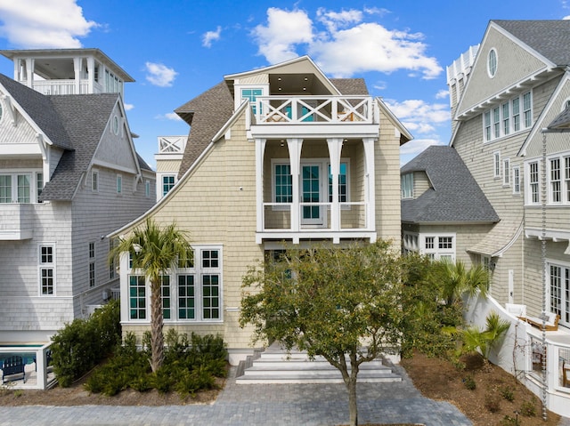 view of front of house with a balcony