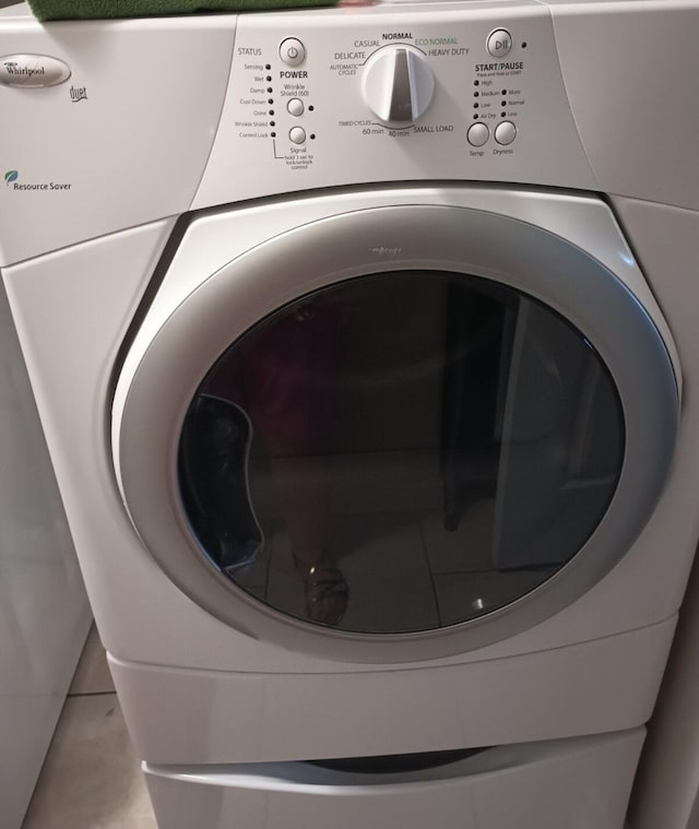 clothes washing area featuring washer / clothes dryer