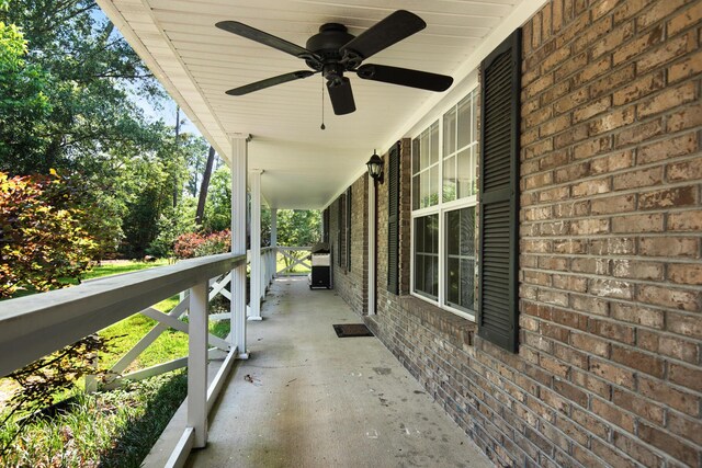 view of patio / terrace featuring a porch, area for grilling, and a ceiling fan