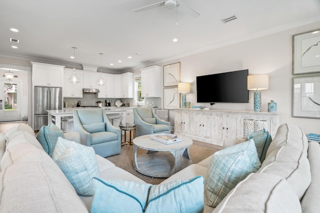 living room with crown molding, plenty of natural light, light hardwood / wood-style floors, and ceiling fan