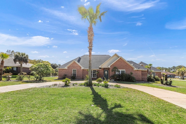 ranch-style home featuring a front lawn