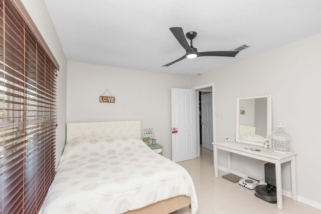 bedroom with ceiling fan