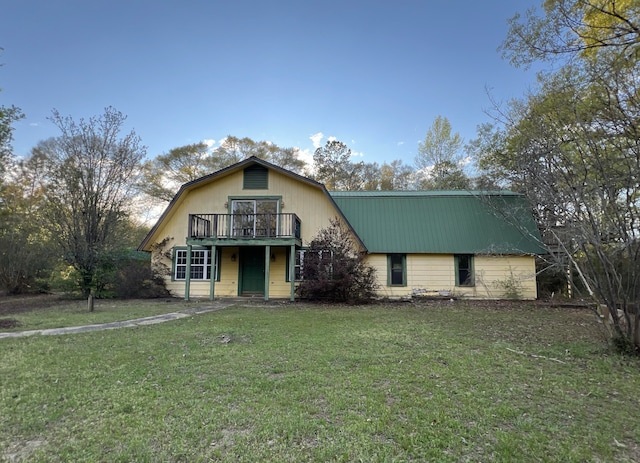 view of front of house with a front yard