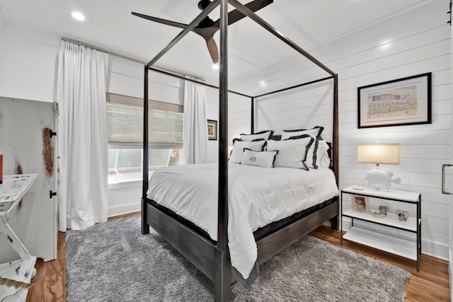 bedroom featuring dark wood-type flooring and ceiling fan