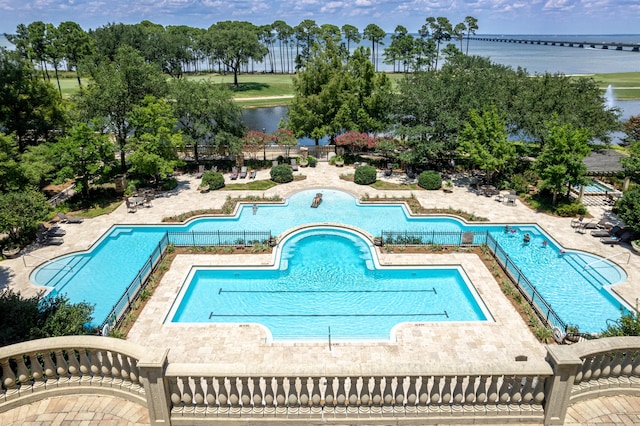 view of swimming pool featuring a water view