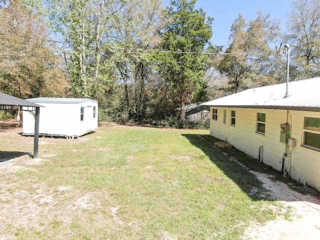 view of yard with a shed