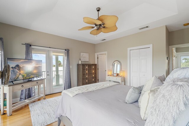 bedroom with ceiling fan, a closet, multiple windows, and access to outside