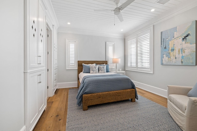 bedroom featuring light hardwood / wood-style floors, crown molding, and ceiling fan