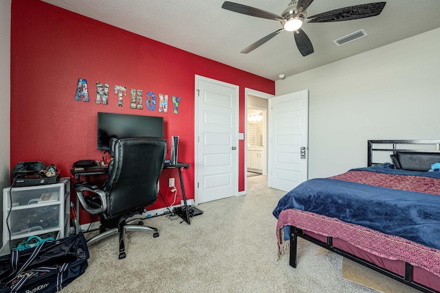 bedroom featuring ceiling fan and a textured ceiling