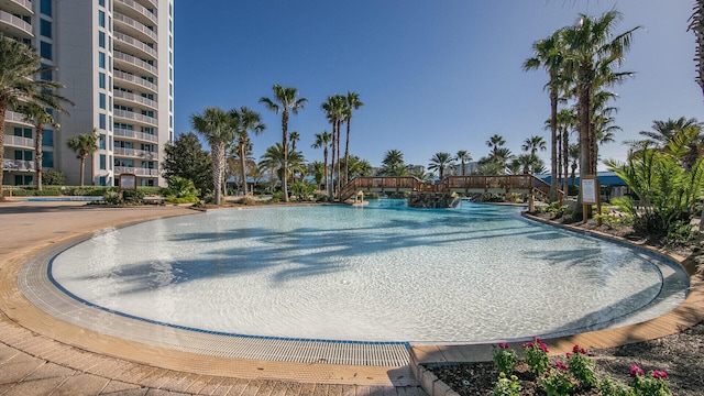 view of swimming pool