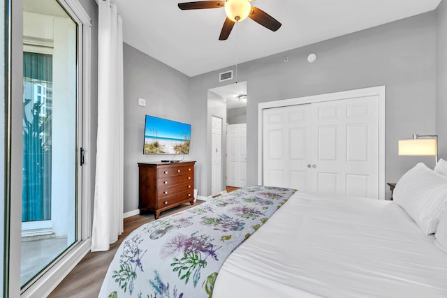 bedroom featuring a ceiling fan, baseboards, visible vents, and dark wood-type flooring