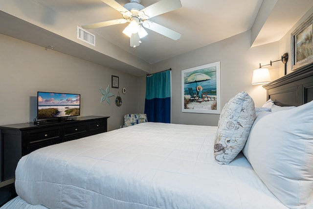 bedroom featuring ceiling fan