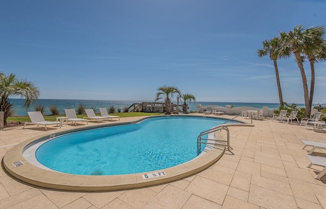 view of pool featuring a patio area