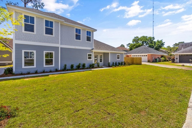 view of front facade featuring a front yard