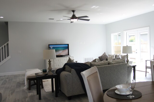 living room with dark wood-type flooring and ceiling fan