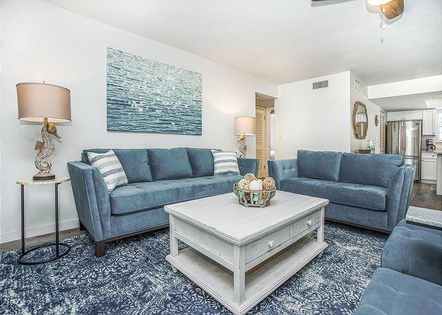 living room featuring ceiling fan