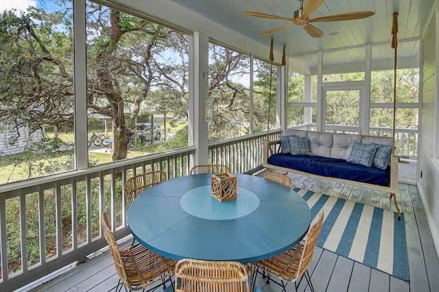 sunroom featuring ceiling fan