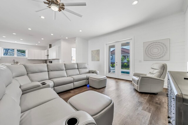 living room featuring dark wood-type flooring, plenty of natural light, and ceiling fan