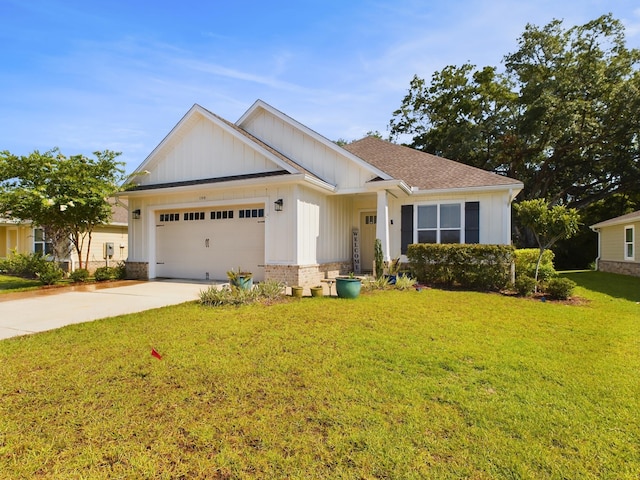 view of front of property featuring a front yard and a garage