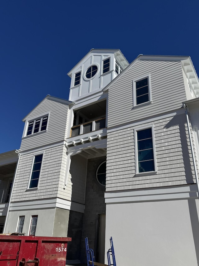 exterior space featuring a balcony