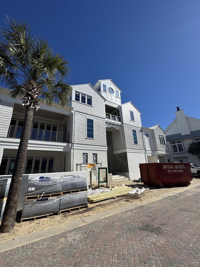 townhome / multi-family property featuring stucco siding