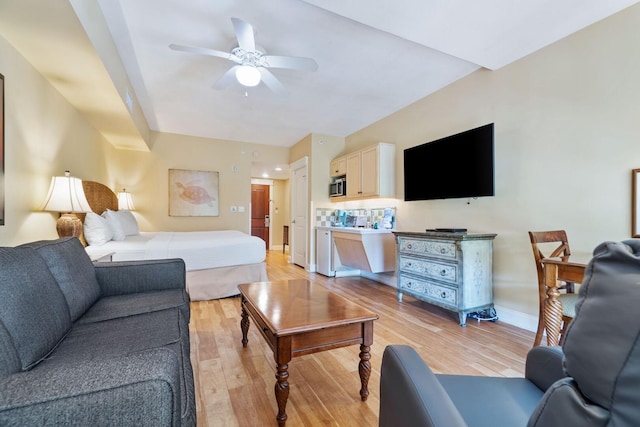 bedroom featuring light hardwood / wood-style floors and ceiling fan